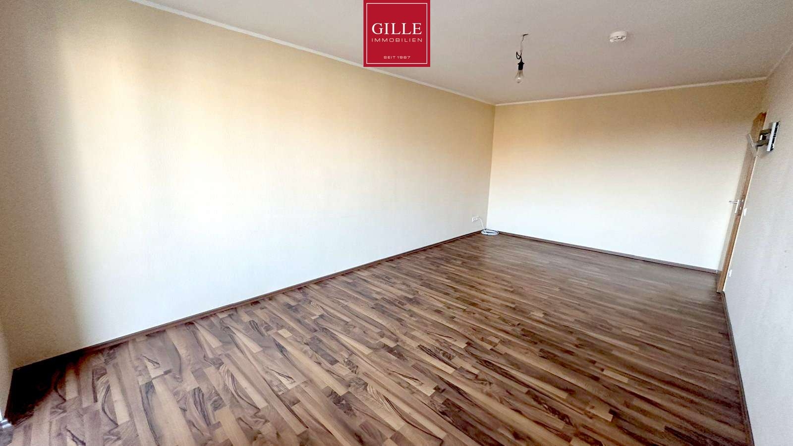 Ansicht 4 von: Neuss-Reuschenberg: Helle u. gepflegte 2-Zimmerwhg. mit Balkon, Wannenbad & Aufzug